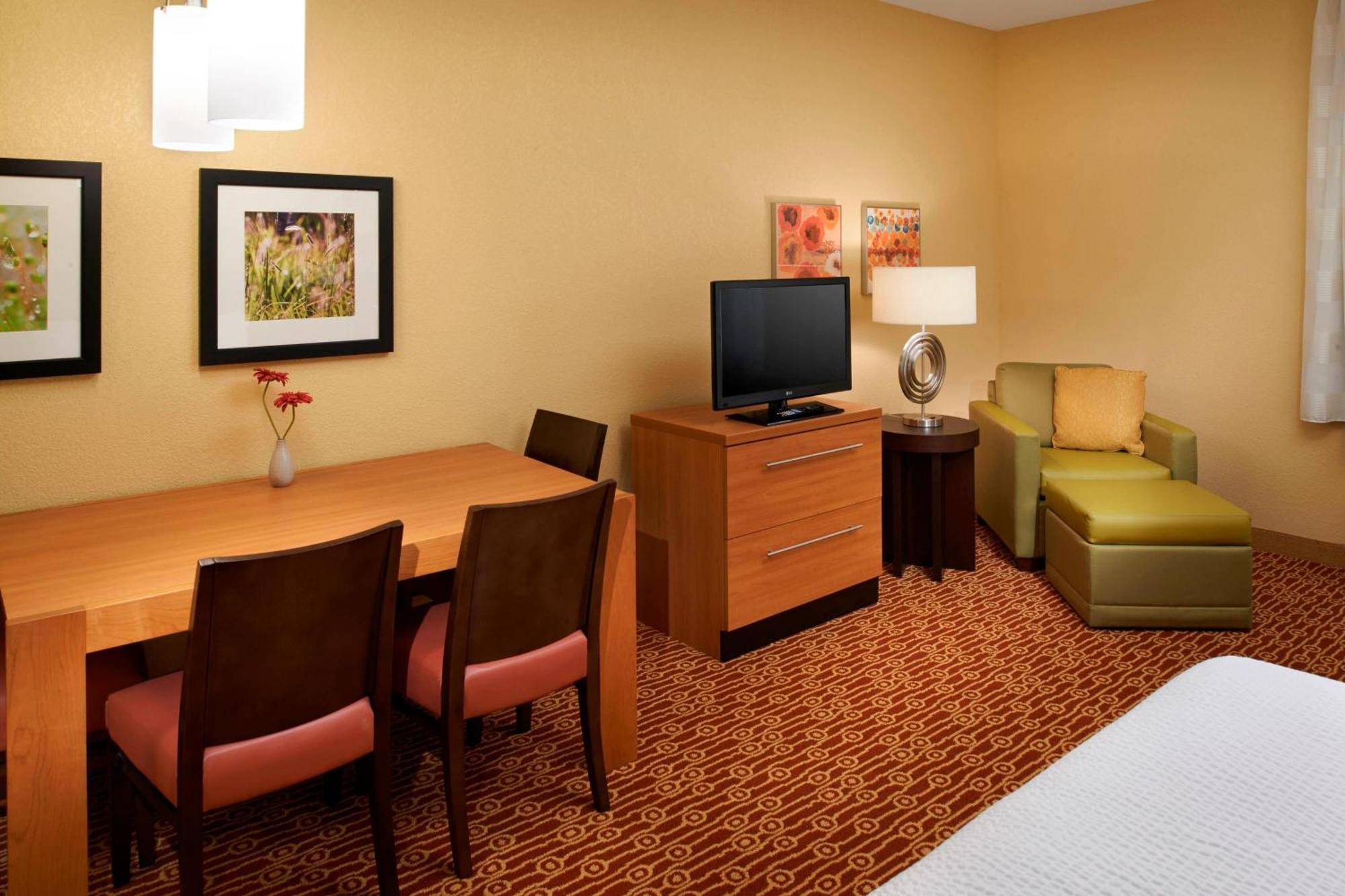 Towneplace Suites By Marriott Саґіно Екстер'єр фото